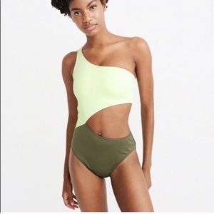 NWOT Abercrombie & Fitch One Shoulder One Piece